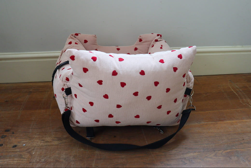 Luxury Isofix Dog Car Seat - Limited Edition Pink Hearts